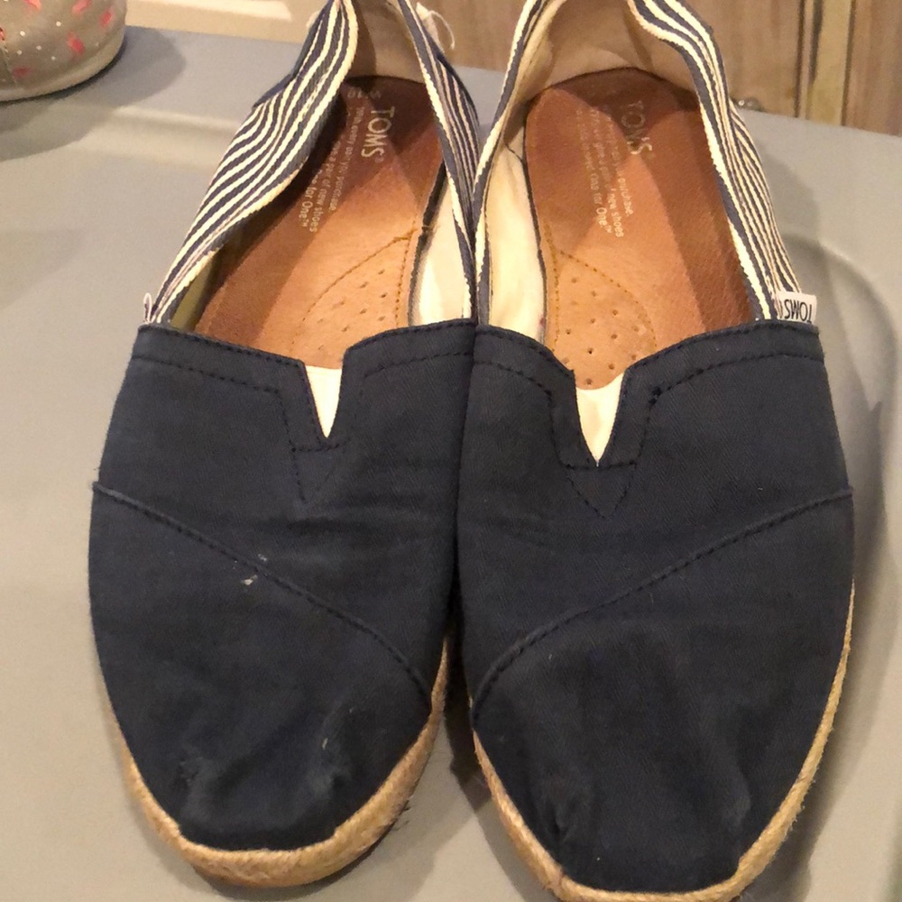 Toms - Picture 2 of 3